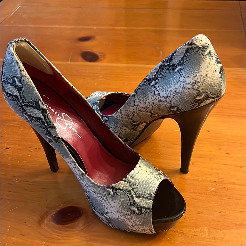 Jessica Simpson Gray Snakeskin Heels